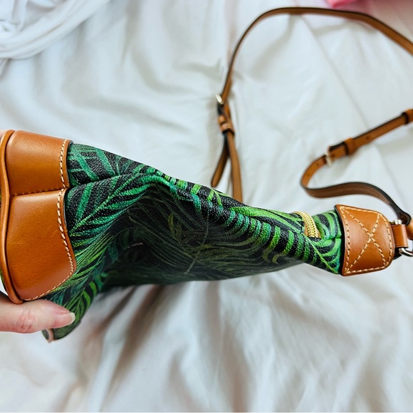 Dooney & Bourke Siesta Palm Leaf Pebble Grain Leather Crossbody Bag Triple Zip - Picture 6 of 11